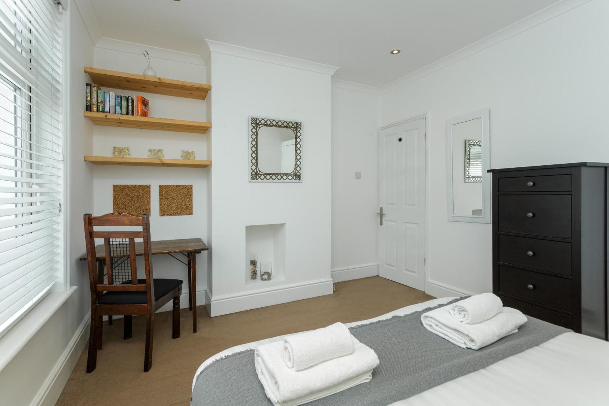 Percy Terrace - Charming 2 Bedroom Town House ポーツマス エクステリア 写真